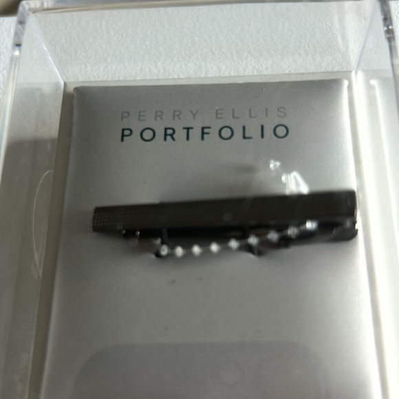 Men’s Perry Ellis tie clip - Picture 2 of 7